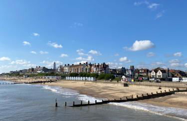 High View, Southwold High Street (2 bed, 2 bath, allocated parking, balcony) - Foto 23
