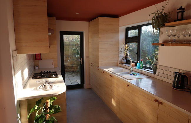 Lovable Lancing With Garden Parking - Foto 1