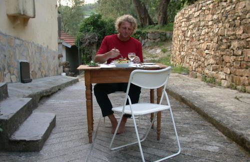 Ligurisches Rustico, umgeben von Olivenhainen am Dorfrand - Foto 13