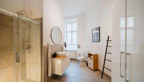 Homely Berlin - Luxurious, Spacious, Near Victory Column, River - Foto 2, Shower