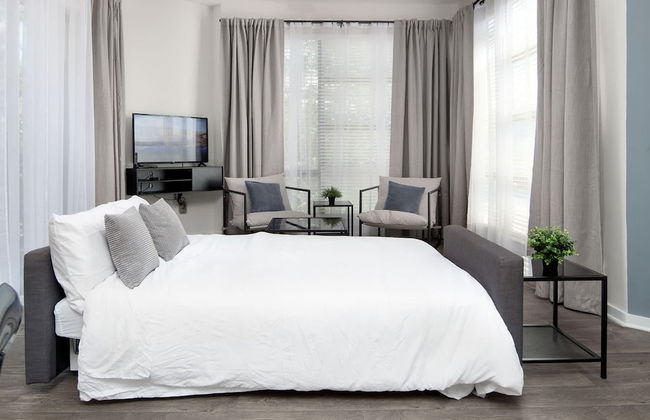 Uptown 1st Ward Corner Unit Superior 2BD Apt - Foto 9