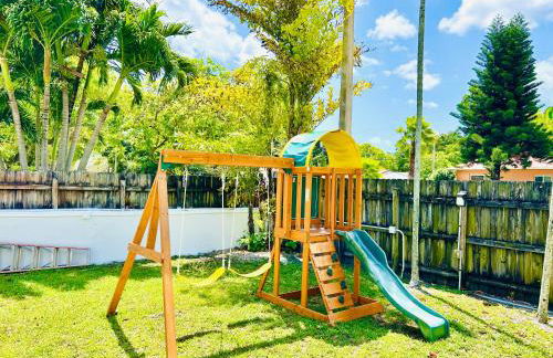 Heated Pool Tropical House with Summer Kitchen 3BR- Oasis in Miami! - Foto 9