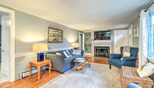 Yarmouth Cottage with Grill and Yard, Walk to Beach - Foto 4