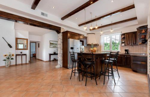 Villa Ivona, a luxurious villa minutes from the sea - Foto 10