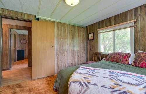 Cozy Salmon Home with Mountain Views and River Access - Foto 20