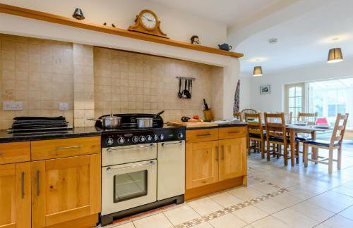 5 Bed in Godshill NFL35 - Photo 8