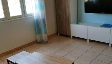 STUDIO 2 étoiles Rénové Proche des THERMES - Photo 3