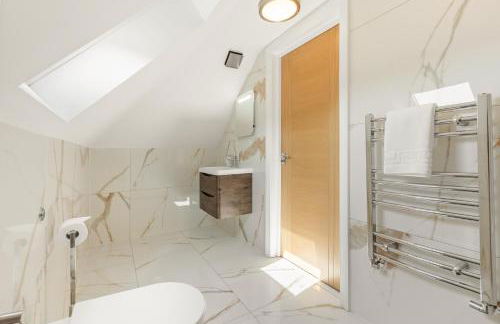 New! Trendy 5BR with Garden and Parking near Wimbledon - Foto 35