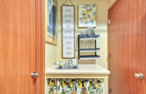 Inviting Studio with Patio, 15 Mi to Portland! - Foto 17