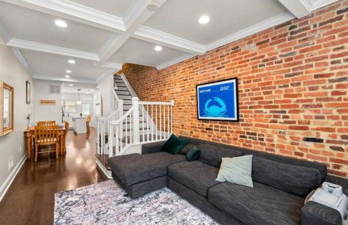 Federal Hill Luxury with Parking & Harbor View Rooftop - Foto 23