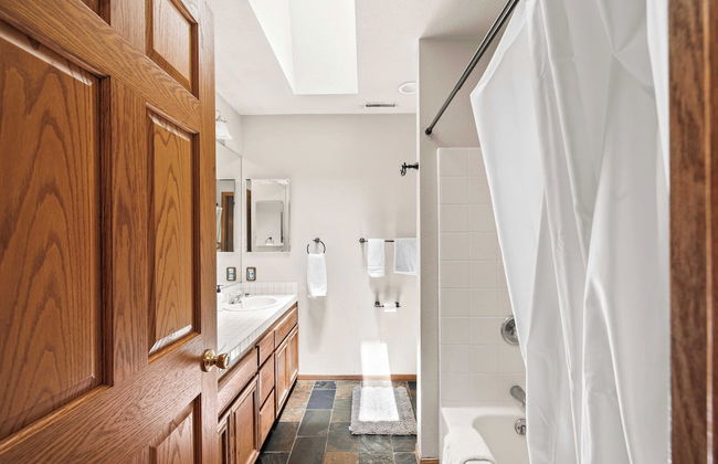 Alpenglow Chateau by Avantstay Ideal Big Bear Location w/ Pool Table & Hot Tub! - Foto 34