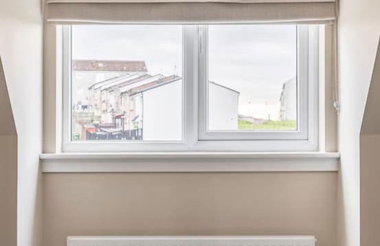 Charming 3 Bed Home in Stepps, Glasgow - Garden & Patio - Photo 15