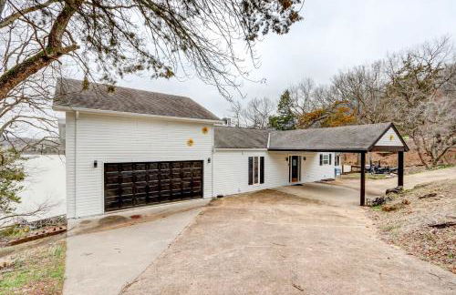 Lakefront Vacation Rental with Dock and Views! - Foto 30