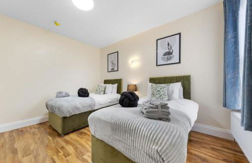 Lovely 4-BR Home In Leyton - Sleeps 14, Near Tube, Arcade, 100inchTV - Foto 28