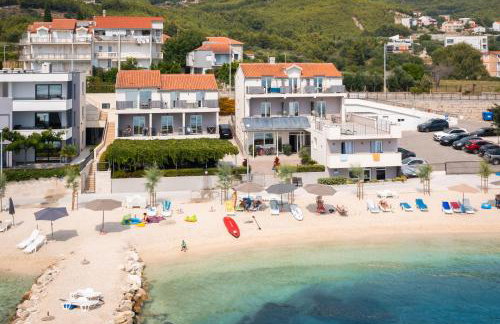 Seaside Luxury Suites - Photo 2