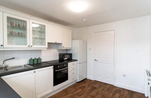 Bright 1 Bed Harbour-side Apartment with Balcony - Photo 14