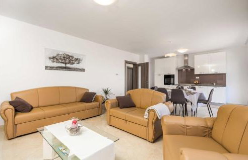 2 Bedroom Lovely Apartment In Viskovo - Photo 16