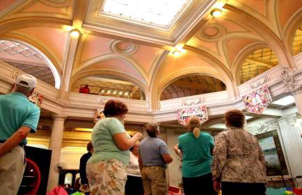 Comfortable Gonzaga Apartament - Em 1 minuto a pé tá na PRAIA Gonzaga em Santos e no Shopping Balneário, 2 ar-condicionados, portaria 24 horas, elevador, 1 vaga carro Gratís, wi-fi Grátis, enxoval Gratuito, PRAIA Santos Gonzaga, Bicicleta disponí - Foto 3