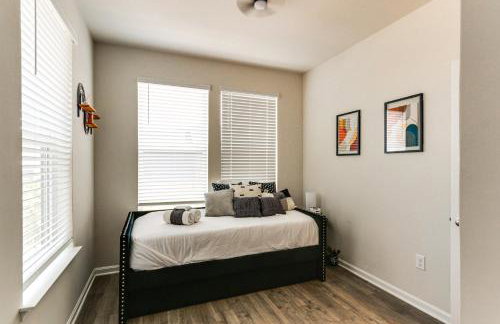 Frederick Townhome with Balcony, Close to Parks! - Foto 18