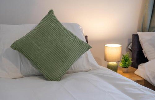 Comfortable 4 Bed Home - Free Parking & Fast WiFi - Foto 61