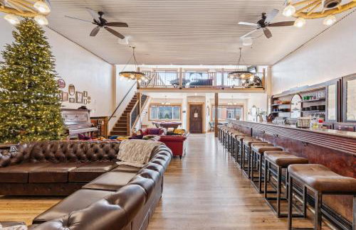 Historic Yellowstone Saloon - Foto 67