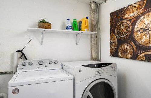 Movie Theater + Hot Tub | Game Yard | Sleeps 10! - Foto 35