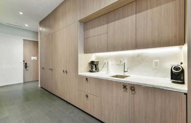 Luxury Suites in Brickell - Photo 24