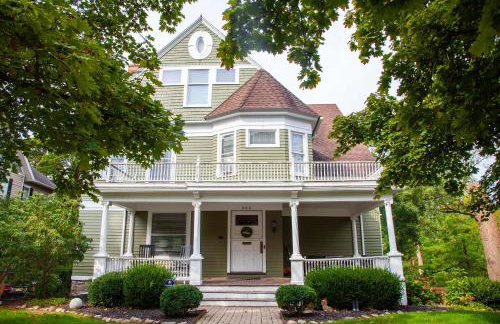 Lakeview on Main Pool Fire Pit and Walkable - Foto 2