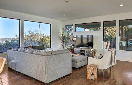 Lake Granbury Views and Game Room! Modern Escape - Foto 5