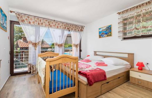 5 Bedroom Amazing Apartment In Viskovo - Photo 6