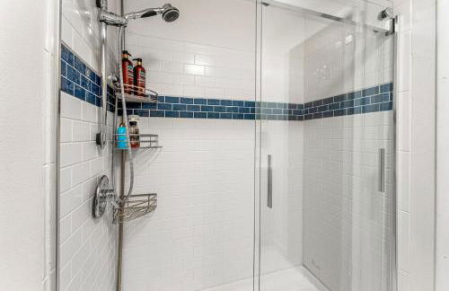 Spacious and Comfy Close to Everything Backyard - Foto 27