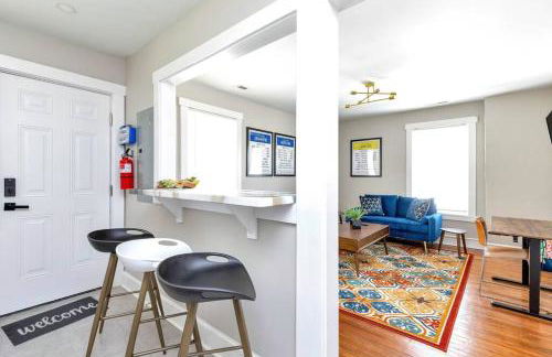 Stay, Play and Pass Go at the Monopoly Penthouse! - Foto 18