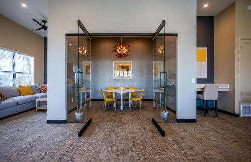 Trendy 1BR w 10ft Ceilings FREE Parking Pet Friendly - Foto 53