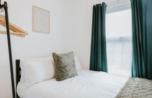 Central 3 Bed Home, Contractors, Garden, Fast WiFi, Smart TV - Foto 30