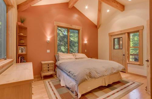 West Pine Cabin on the West Shore by Tahoe Getaways - 2 BR w 2 Bonus Rooms, Hot Tub, Pool Table & Pet Friendly - Foto 13