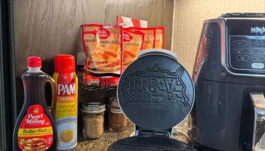 Arlington FOMO HOME - Photo 3, pet friendly, toaster