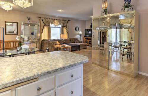 Eagan Home with Porch - 5 Mi to Mall of America! - Foto 4