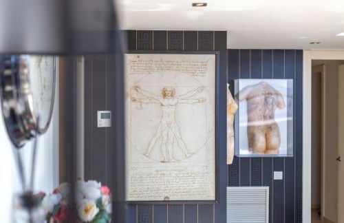 Penthouse Duplex with Epic Views - Photo 7