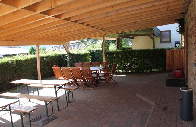 Spacious Stay With Terrace - Photo 5