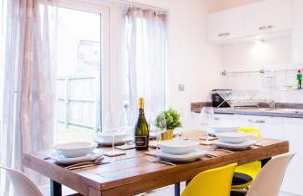 Charming 1BR House in Eccles with Free Parking - Foto 1