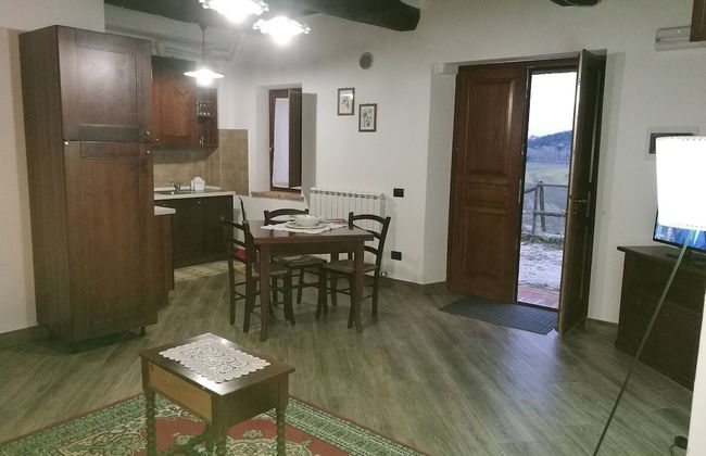 Portion of a Farmhouse With 30 Beds - 4 Apartments and 2 Rooms - Foto 37