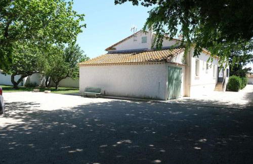 vacation rental with pool and poolhouse, close to arles in moulès- sleeps 8 - Foto 64