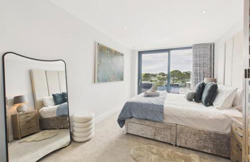 Skydeck at The Liner – Stylish 2-Bed / 2-Bath Top Floor with Panoramic Sea Views - Foto 26