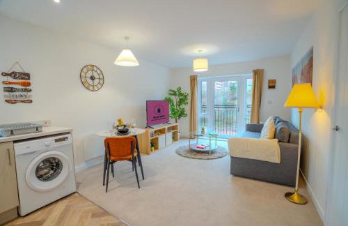 2 Bed Stylish Stay - By Holiday homes - Foto 17