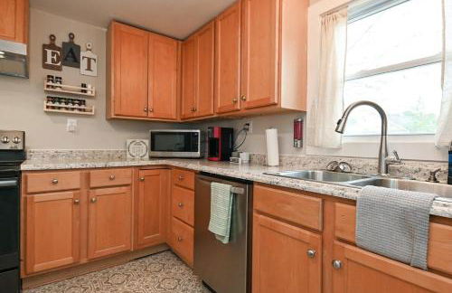 The Bulldog Farmhouse - 100 year old home - Foto 7