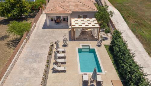 Villa Nicoldia with private pool near Laganas - Foto 1, sunbed