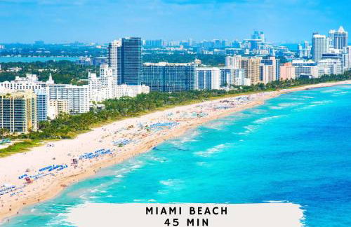 Luxury Tropical Living , 4BR w Backyard Pool Oasis - Foto 50