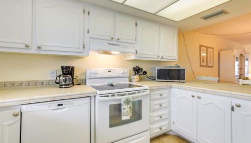 Oceanfront Cocoa Beach Condo with View Walk to Pier - Foto 5