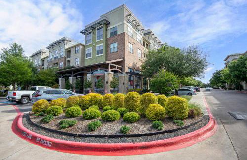 Brighthaven Frisco Retreat with Pool & EV Parking - Photo 33