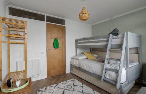 Seaside Rendezvous - Sleeps 7, Sea Views & Parking - Foto 30